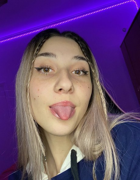 tiny onlyfans sexy image