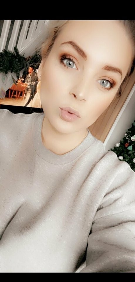 skyemoore model photo