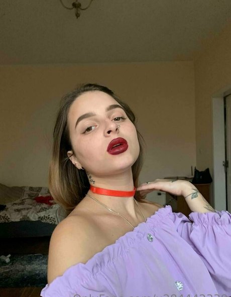 teenybabydolll erotic model image