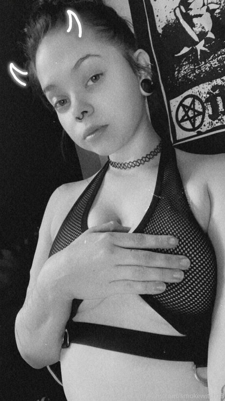 smokewitch13 sexy pornstar image