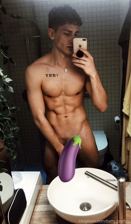 petite milf onlyfans sexy nude picture