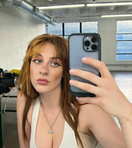 Tati Bruening pretty star images