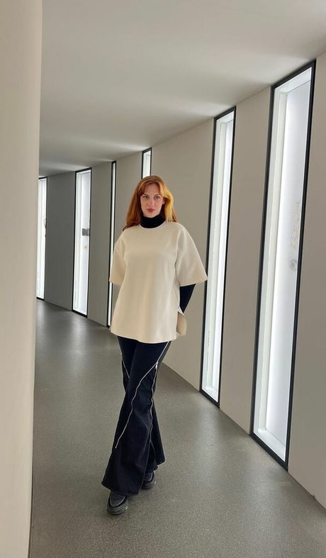 Tati Bruening art star picture