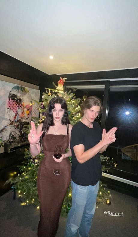 Tati Bruening star art photos