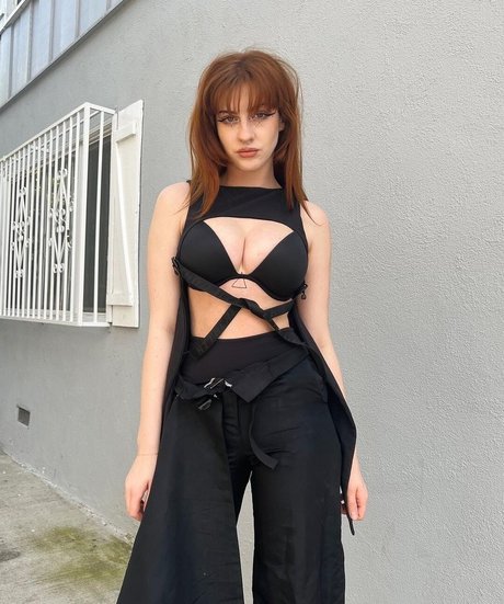 Tati Bruening naked star img