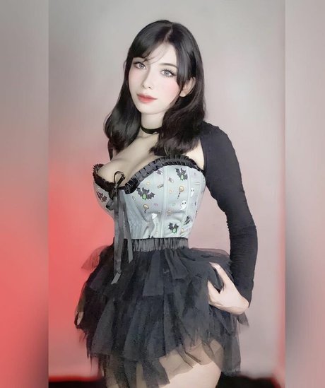 female popular onlyfans free naked pictures