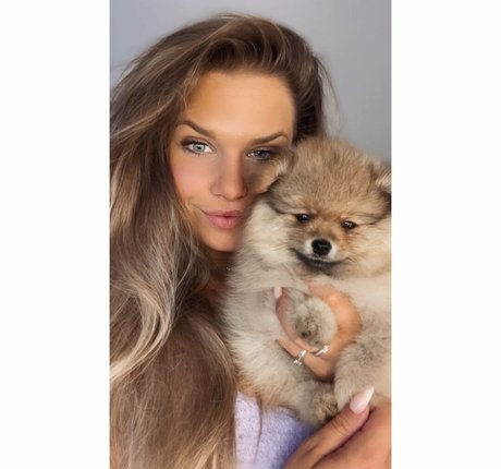 Joyce Straten star nudes picture