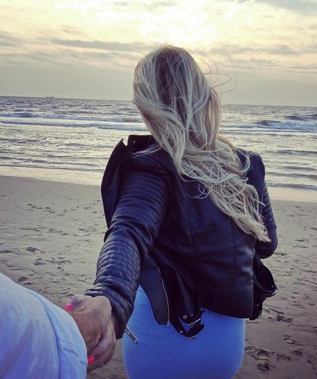 Joyce Straten pretty pornstar photos