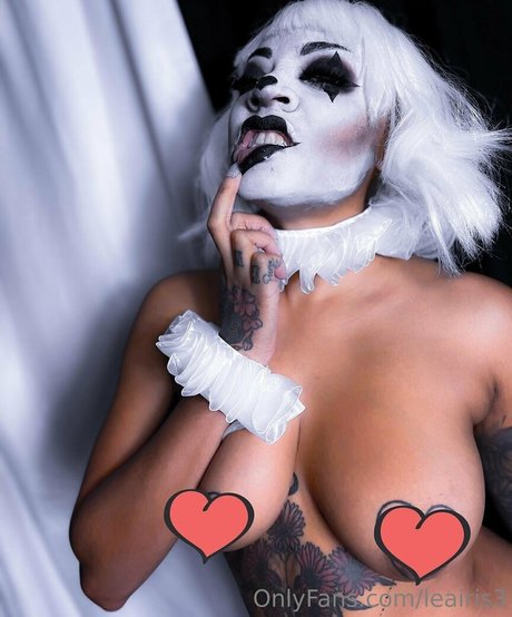 leairis3 adult model picture