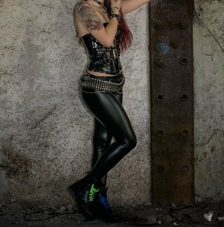 hollyhellfree nudes model archive