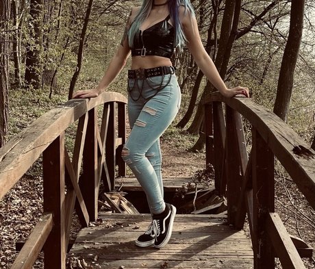 hollyhellfree star exclusive picture