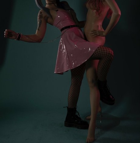 hollyhellfree model pictures