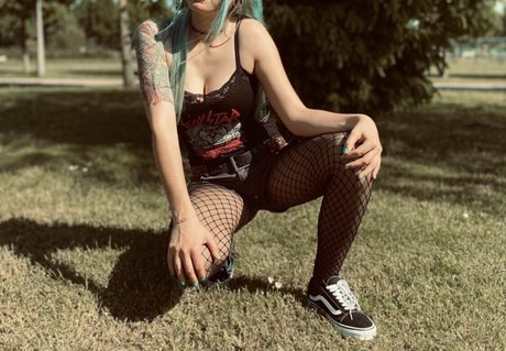 hollyhellfree model high quality picture