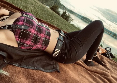 hollyhellfree hot actress archive