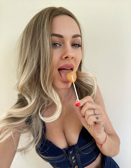 anna mommyx nudes model img