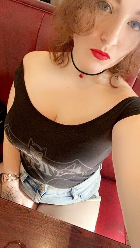 Lylah Love model porn pic