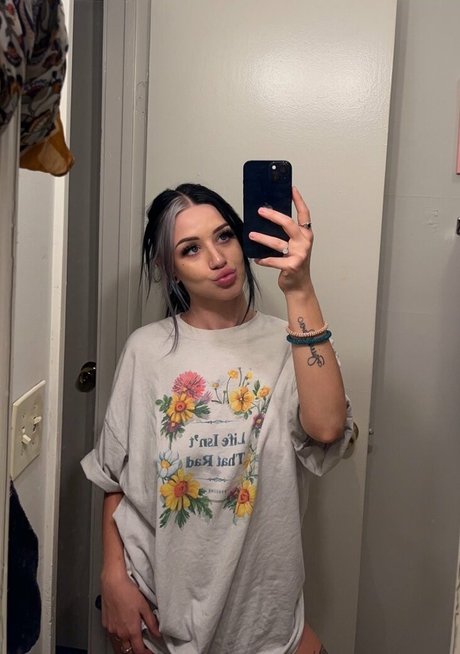 NottUrMommy model pornographic archive