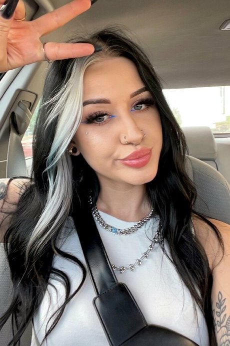 NottUrMommy free model image