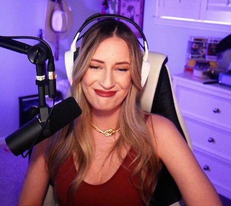 BasicWitGirl model naked picture