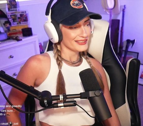 BasicWitGirl erotic pornstar pic