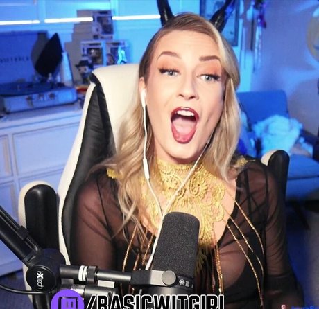 BasicWitGirl xxx actress gallery