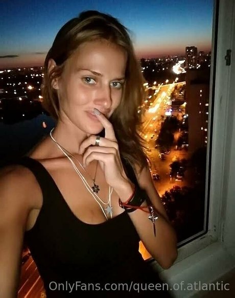 young onlyfans naked image