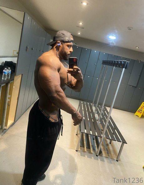 lesbian fingering onlyfans free porn photos