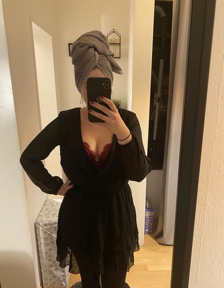 miadelicious pornographic model pictures