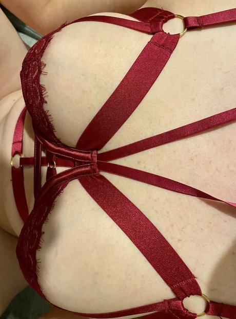 miadelicious pretty actress image