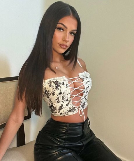 curvy asian onlyfans nude image