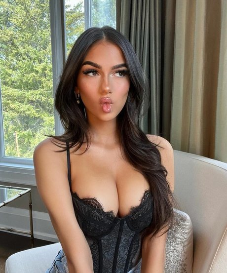 Julia Merekoulias sexy star pics