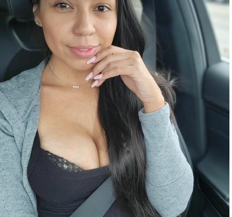 Isabella Lopez Images