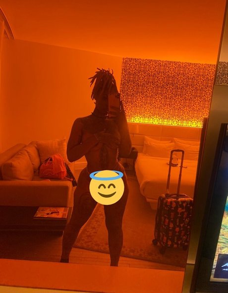 Skoobi3 model hot picture