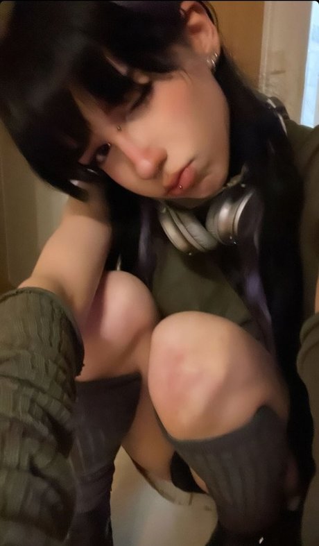 Arielle Maxine naked actress images