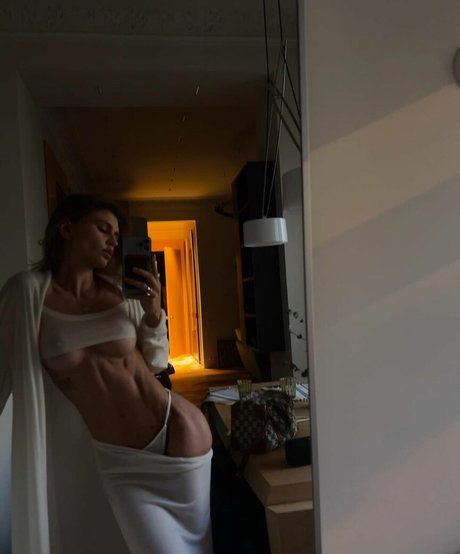 Anastasiia Mironova art model galleries