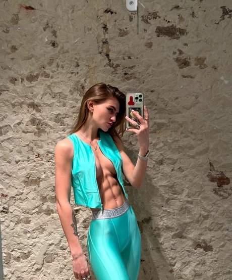 Anastasiia Mironova star art pictures