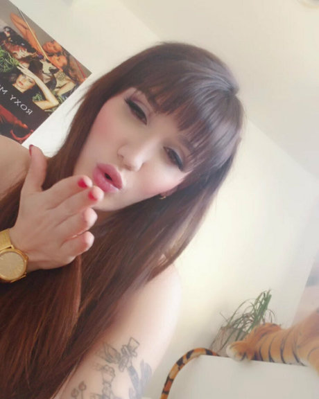 lenamoonxo pornographic star pictures