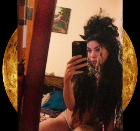 lolaqueencobra hot actress pics