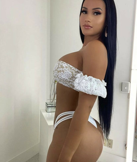 Yineth Moreno model free image