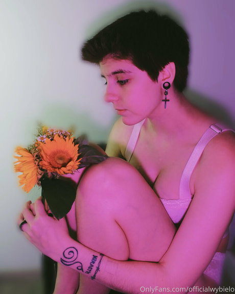 officialwybielo hot star images