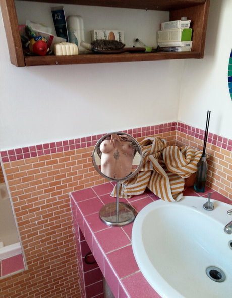 alice inwonderland96 exclusive model pic