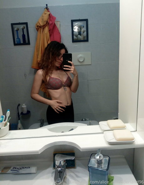 alice inwonderland96 star pretty pic