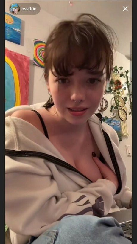 oss0rio naked model pic