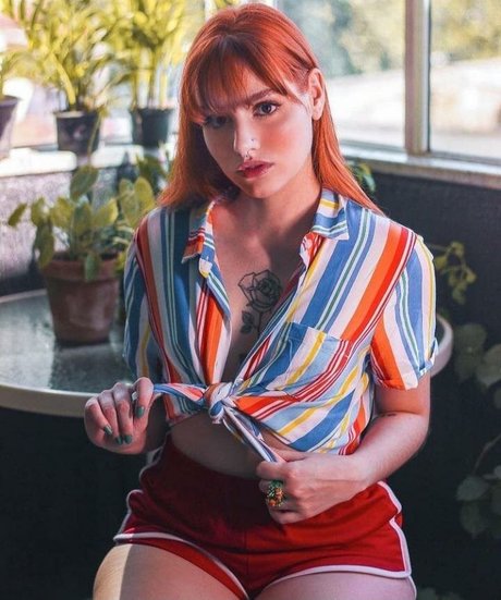 Larie S pornstar pretty archive