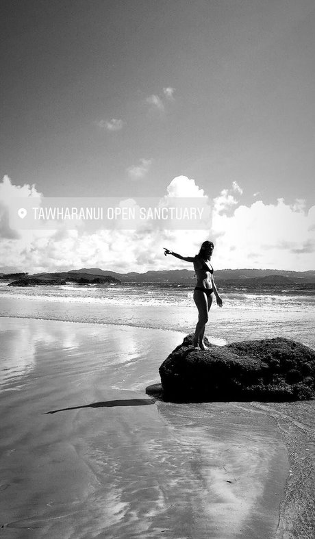 lightskin onlyfans sexy naked picture