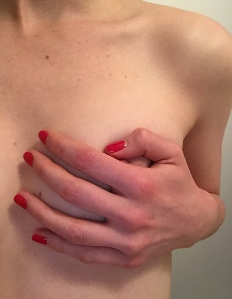 Bonnie Wright art star image