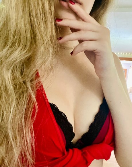 Qtiebuns ASMR model nudes pic