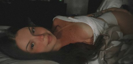 Gabimancinii nude model picture