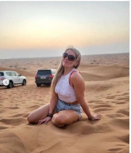 Session Moth Martina hot model pic