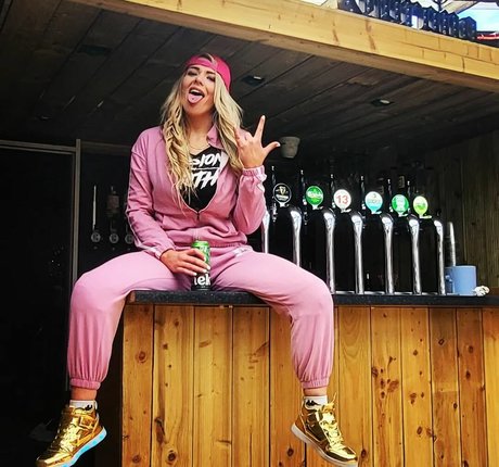 Session Moth Martina xxx model pic